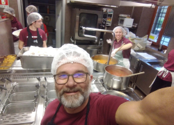 Preparazione pasto e distribuzione Caritas Vicenza